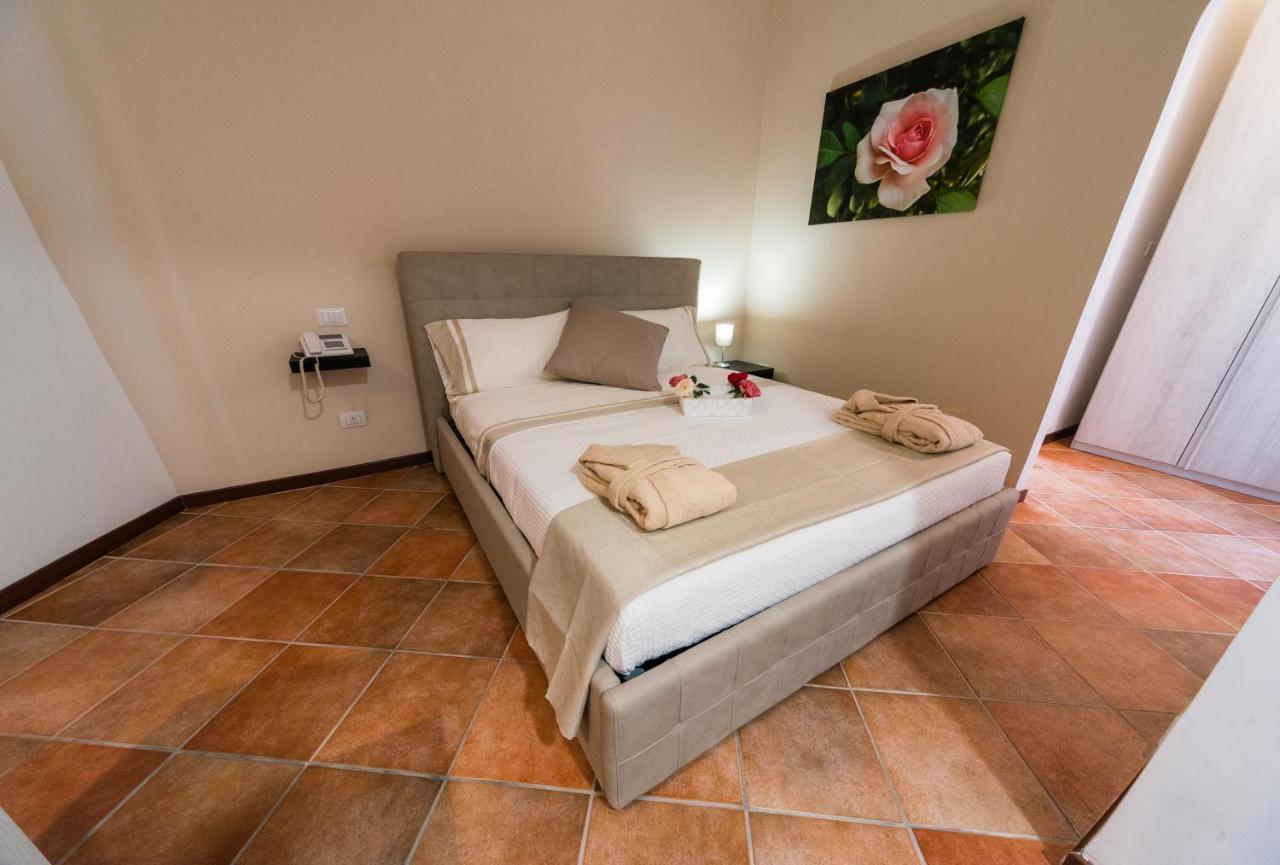 Le Undici Rose Hotel Витербо Экстерьер фото
