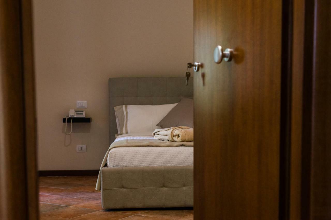Le Undici Rose Hotel Витербо Экстерьер фото